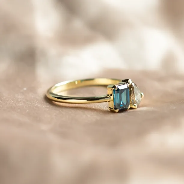 Side view of the DOLORES ring showing its two lab-grown diamonds