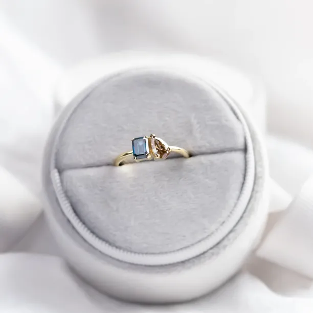 DOLORES toi et moi lab-grown diamond ring with two contrasting center stones