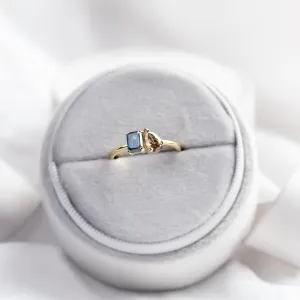 DOLORES toi et moi lab-grown diamond ring with two contrasting center stones