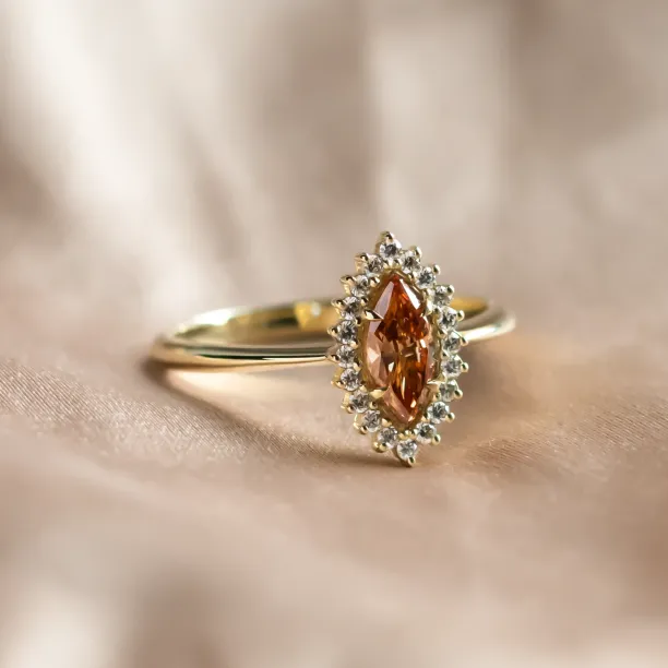 Elegantní zlatý prsten s oranžovým a bílými lab grown diamanty TIANA Image