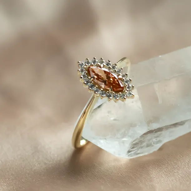 Elegantní zlatý prsten s oranžovým a bílými lab grown diamanty TIANA Image