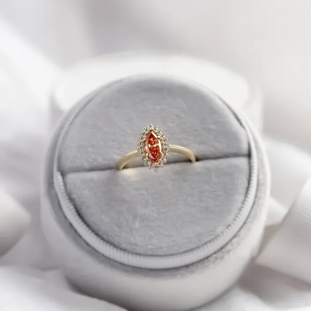 Elegantní zlatý prsten s oranžovým a bílými lab grown diamanty TIANA Image