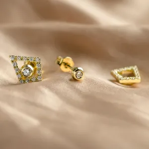 Šikmý pohled na kite náušnice JAY s laboratorními diamanty a oddělenými komponenty
