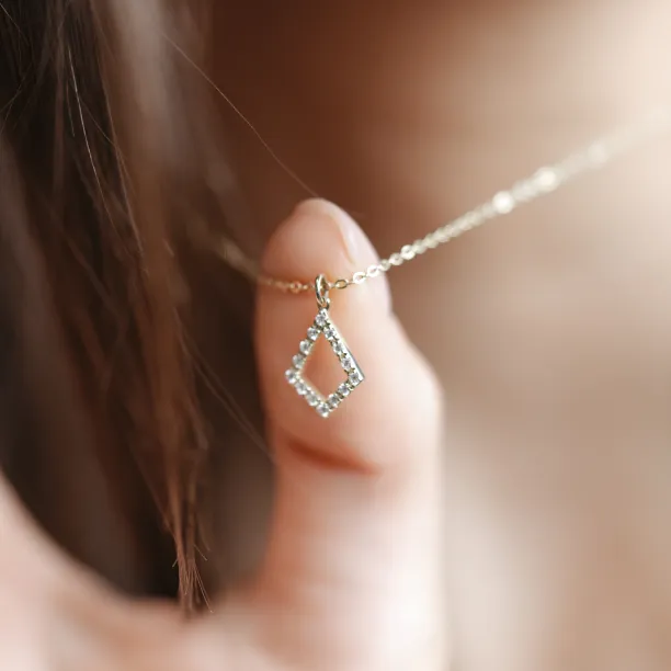 Close-up of the HEATHER gold necklace and lab-grown diamond kite pendant