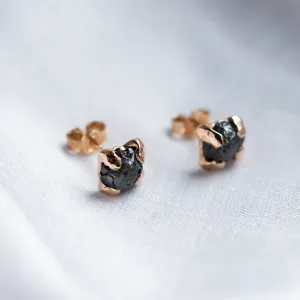 Close-up of CORDELIA earrings showing their irregular rough diamonds