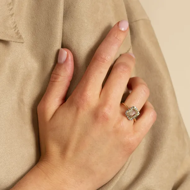 LUCIA gold halo ring with salt and pepper diamonds worn on the hand
