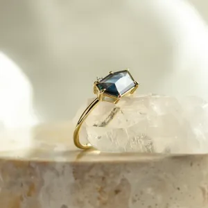 Profile view of the MAGNIFICA gold engagement ring with asymmetrical teal sapphire