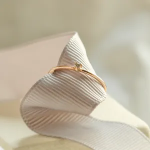 Detail prstenu ZORA se salt and pepper diamantem