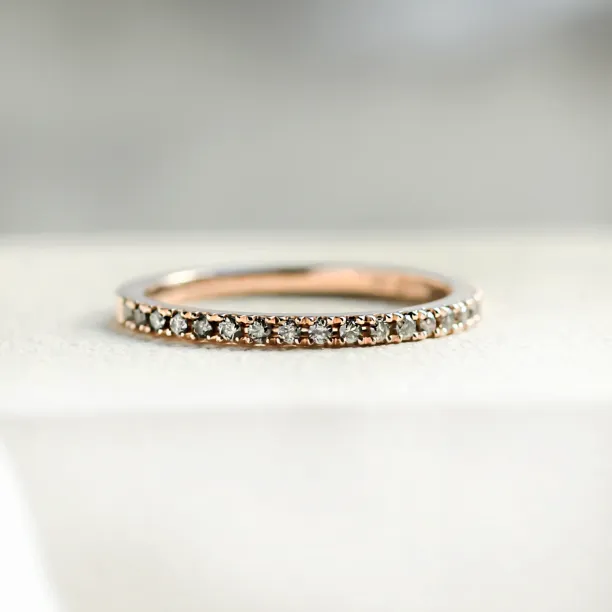 DORA half eternity gold ring with salt and pepper diamonds