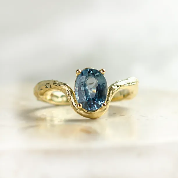 KIARA gold ring with oval blue sapphire and irregular branch-like band