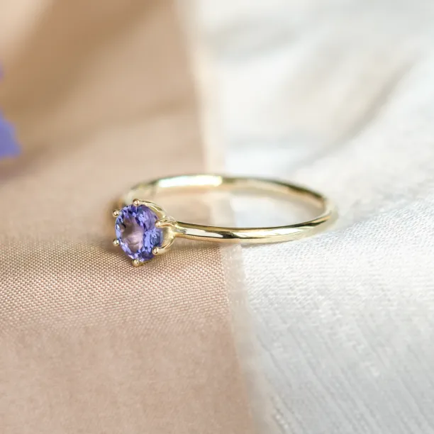 Side view of the TANJA ring showing its tanzanite setting