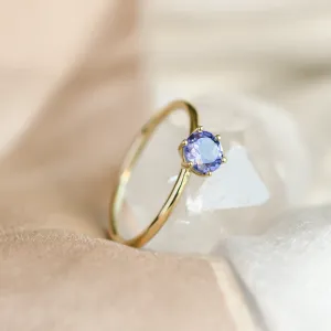 Angled close-up of the TANJA ring and round tanzanite