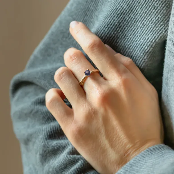 Tanzanite gold tree branch ring DREMIS worn on a hand