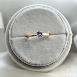 Top view of the DREMIS gold tree branch ring with tanzanite