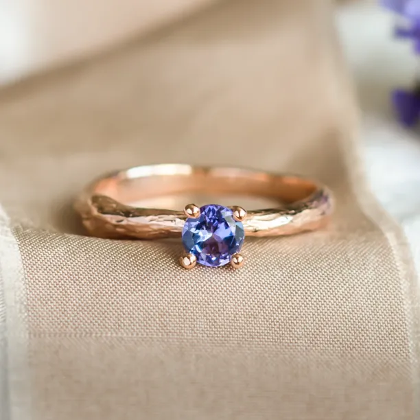 Close-up of the DREMIS gold tree branch ring with a tanzanite gemstone