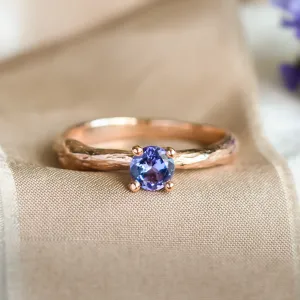 Close-up of the DREMIS gold tree branch ring with a tanzanite gemstone
