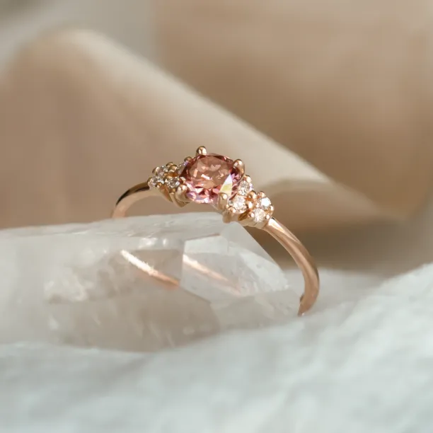 Close-up of the EDDY ring setting with pink lab grown diamond and natural diamonds