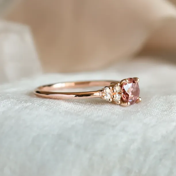 Angled close-up of the EDDY engagement ring with a pink lab grown diamond