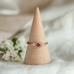 Zlatý prsten s růžovým lab grown diamantem a přírodními diamanty MONNYX Thumbnail