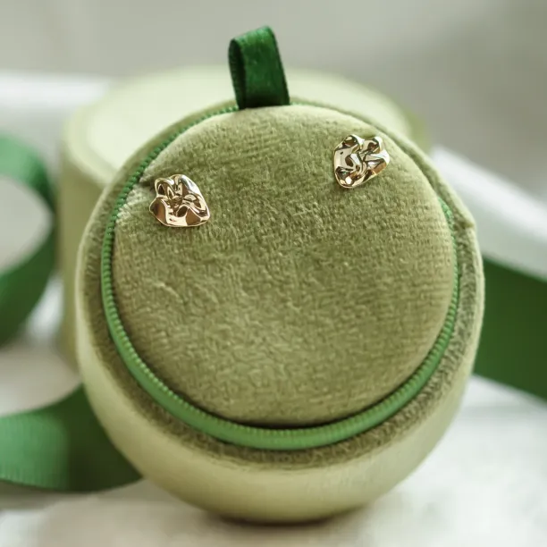 Pair of CHÉRIE gold heart-shaped earrings