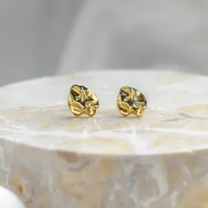 Pair of gold heart-shaped CHÉRIE earrings with irregular sculpted surfaces