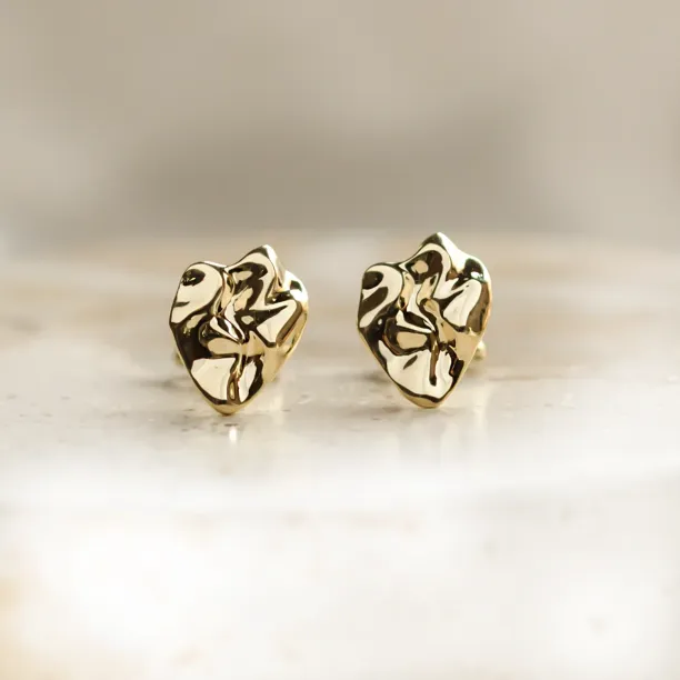 CHÉRIE gold heart-shaped earrings