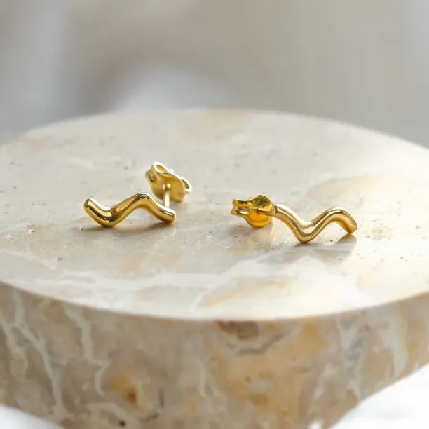 MIGNON gold wave earrings showing their earring backs