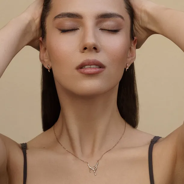MIGNON wave earrings worn on a woman's ears