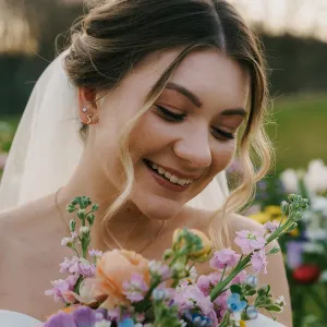 MIGNON wave earring worn on the ear