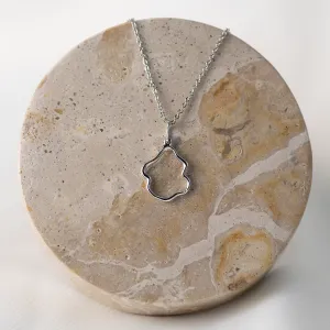 Close-up of the DOMINIQUE minimalist diamond necklace and irregular pendant