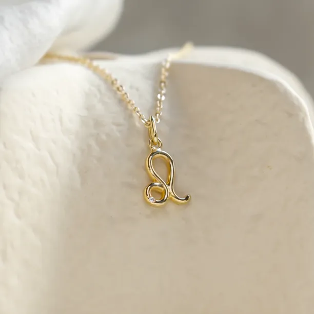 Close-up of the Leo pendant and its diamond