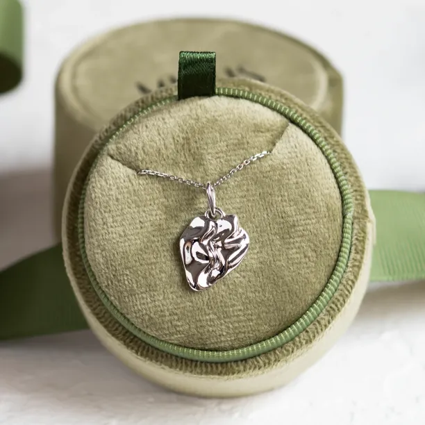 MARGUERITE necklace with an irregular heart-shaped pendant, close-up