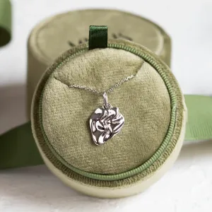 MARGUERITE necklace with an irregular heart-shaped pendant, close-up