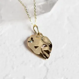 Close-up of the smooth back of the MARGUERITE heart-shaped pendant
