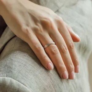 Bow tie shaped wedding band PUNTO Thumbnail