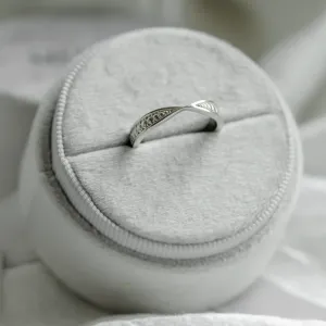 Bow tie shaped wedding band PUNTO Thumbnail