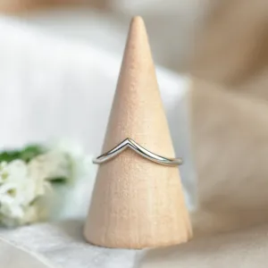 Craved minimalist gold ring VENUS Thumbnail