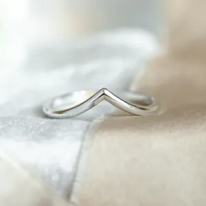 Craved minimalist gold ring VENUS Thumbnail