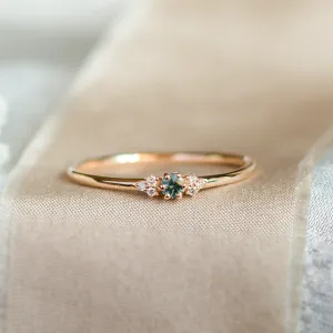 SABINE minimalist ring with a teal sapphire and diamonds