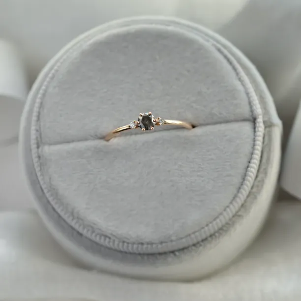 FRANCO gold ring with salt and pepper and classic diamonds, shown from an angled view