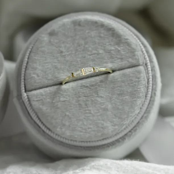 LUMI moissanite ring shown from above, highlighting its gemstone arrangement