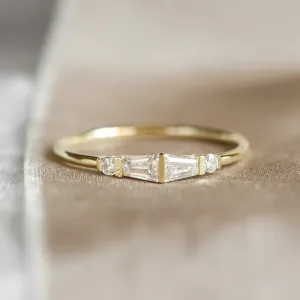 LUMI gold ring with tapered baguette and round moissanites