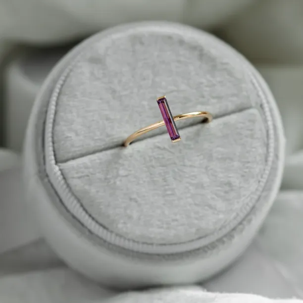 Angled view of the NYX gold ring with baguette amethyst