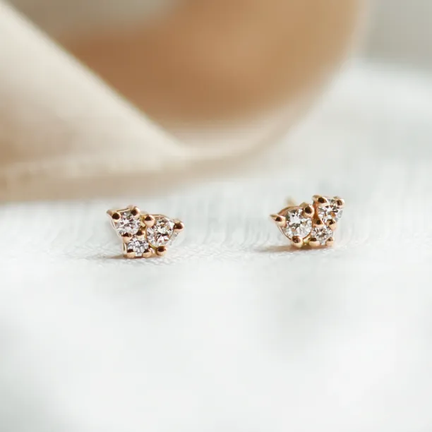 Minimalistické zlaté cluster náušnice s diamanty TAYLA