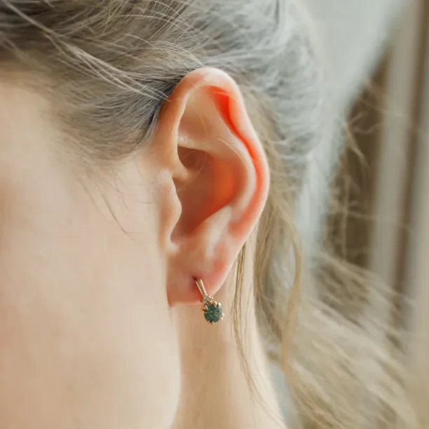 Náušnice TALIA s mechovým achátem a diamanty na uchu