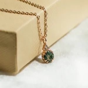 Detail zlatého náhrdelníku TALIA s mechovým achátem a diamanty