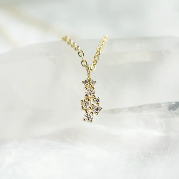 Close-up of the diamond pendant from the ELLY jewellery set