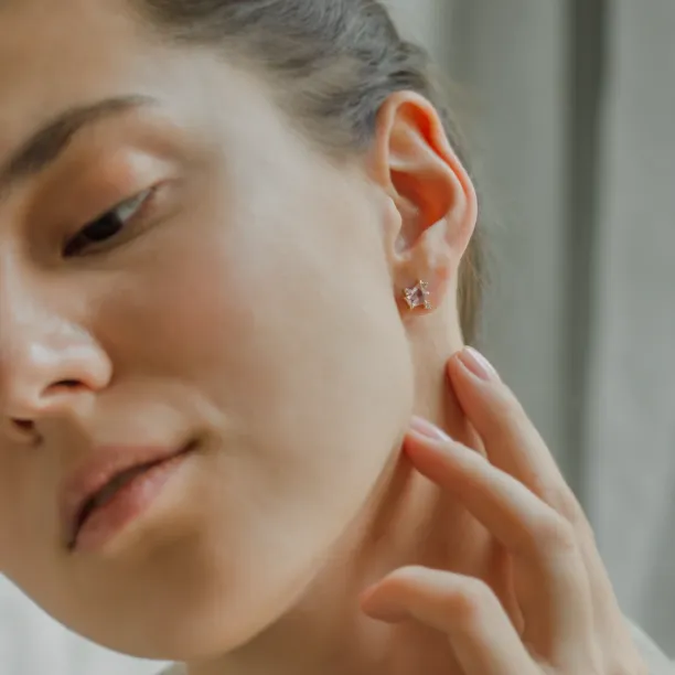 Gold earrings with asymmetrical sapphires and diamonds KAIA Image