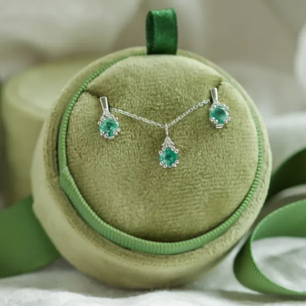 ELANNA emerald and diamond jewellery set displayed together