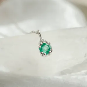 Close-up of the emerald and diamond pendant from the ELANNA set